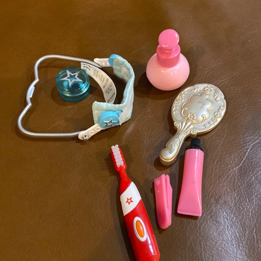 Doll bathroom accessories